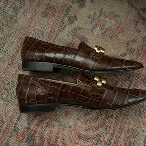 Veronica Beard croc embossed leather loafers with gold chain detail US7.5